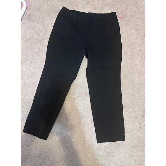 Chico’s Women’s Black Pull-On Straight Leg Pants Size 2.5 - Picture 2 of 3